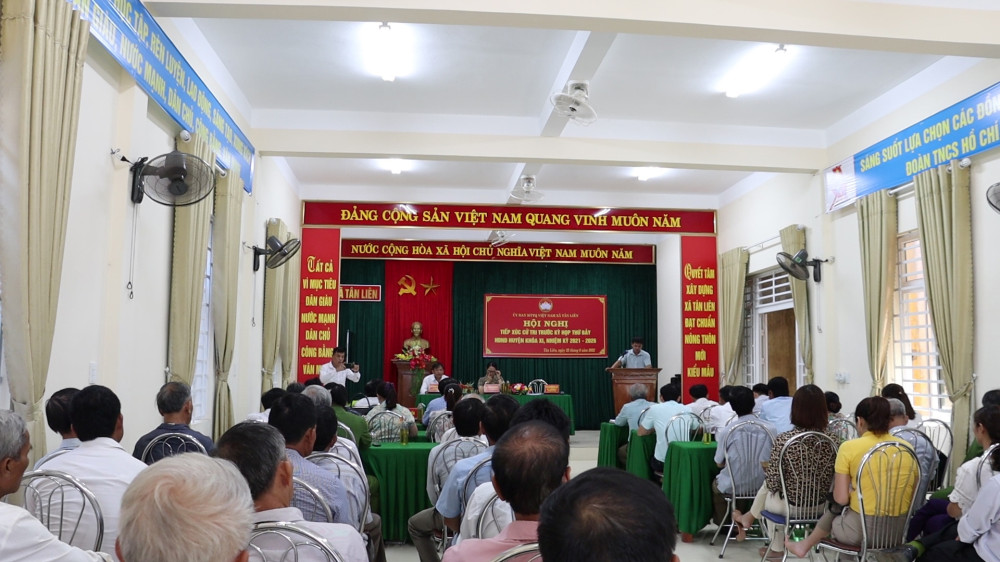       Đoàn đại biểu HĐND tỉnh, huyện tiếp xúc cử tri tại Hướng Hóa